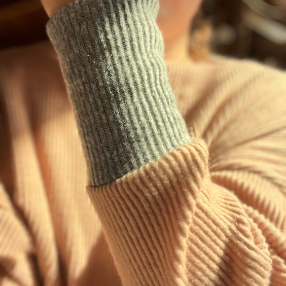 THML Woman’s Sweater Medium - Picture 8 of 8